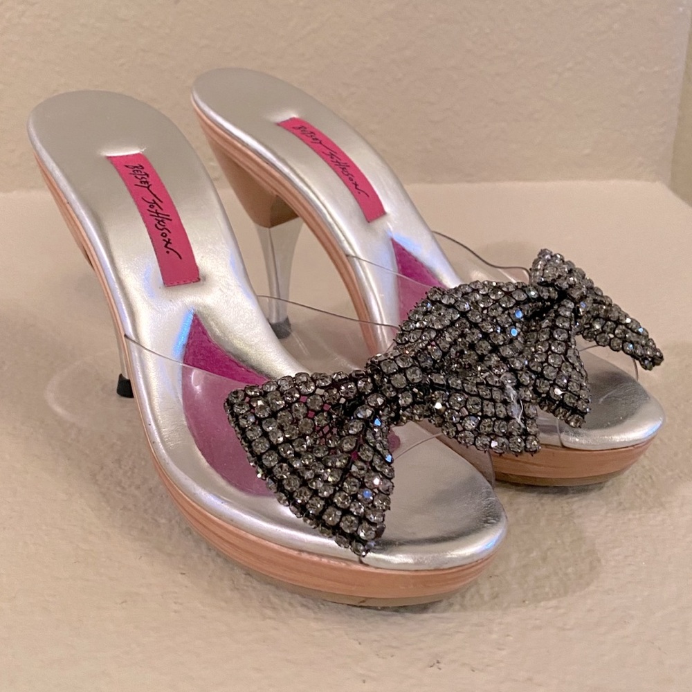 Bestsy Johnson bow heels